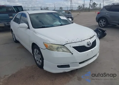 2010 Toyota Camry Le z USA, uszkodzony, nr VIN 4T1BF3EK7AU543080